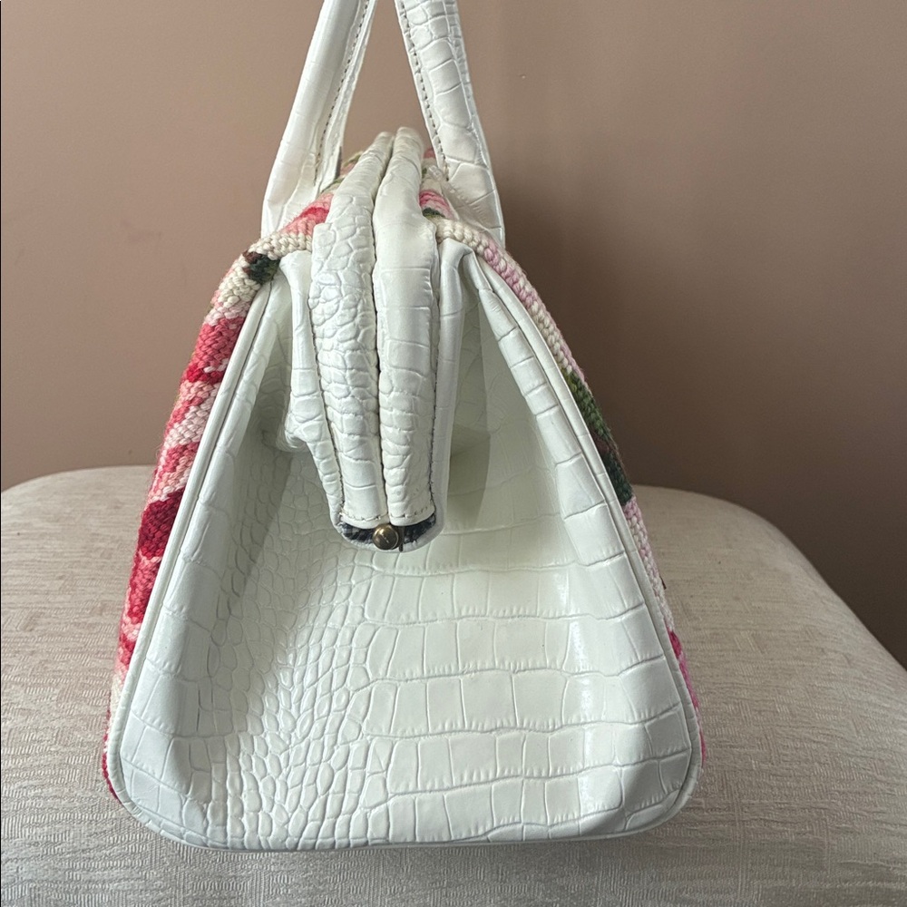 Satchel - Picture 4 of 5